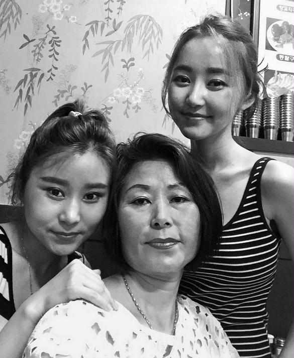From left to right: Eunmi (sister), mother, and auther Yeonmi Park. Seoul 2015